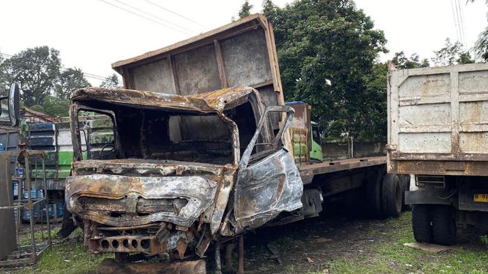 Bangkai-truk-pengangkut-galon-kecelakaan-maut-GT-Ciawi-2-Bogor-di-Unit.jpg
