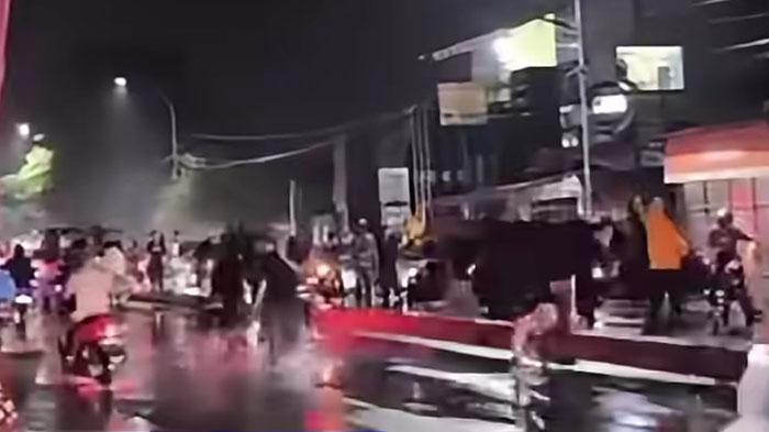 Beredar-video-diduga-bentrokan-antara-supporter-di-Jalan-Raya-Parung-Kemang-K.jpg