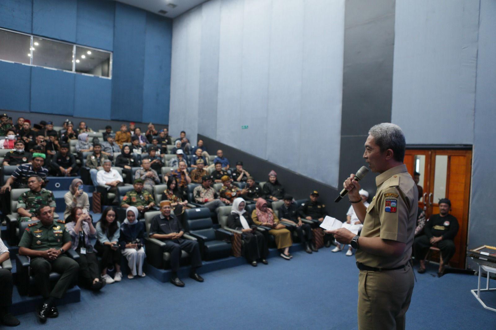 Buku-Golok-Antara-Pesona-dan-Legenda-Diluncurkan-Dedie-Bisa-Memperkaya-Literasi.jpg