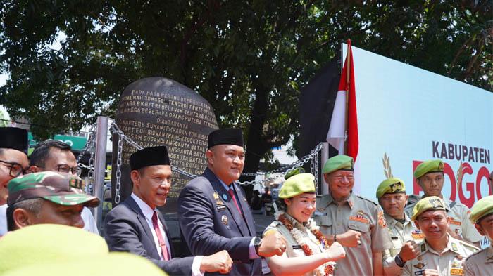 Bupati-Bogor-Rudy-Susmanto-meresmikan-Monumen-Perjuangan-Jonggol-yang-brada-di-Alun.jpg