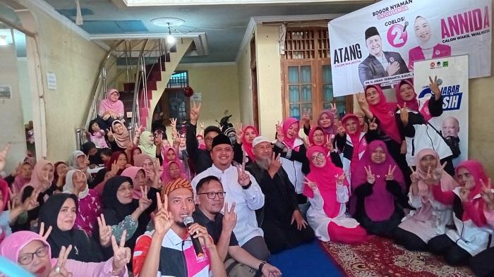 Calon-Wali-Kota-Bogor-nomor-urut-2-Atang-Trisnanto-kampanye-di-Gang-Pesantren-RT03-RW02.jpg