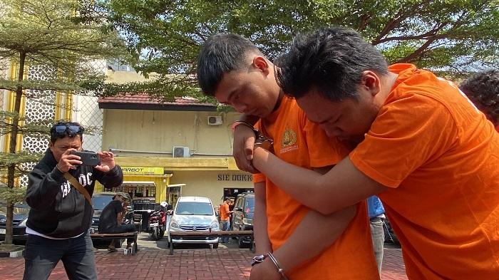 Dua-pelaku-pencuri-modus-ganjal-ATM.jpg