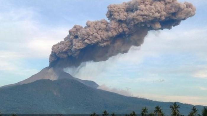 Gunung-Lewotobi-Laki-laki-meletus.jpg
