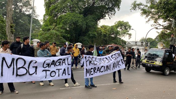 HMI-MPO-Kota-Bogor-demo-di-depan-Balai-Kota-Bogor-Rabu-1452025.jpg