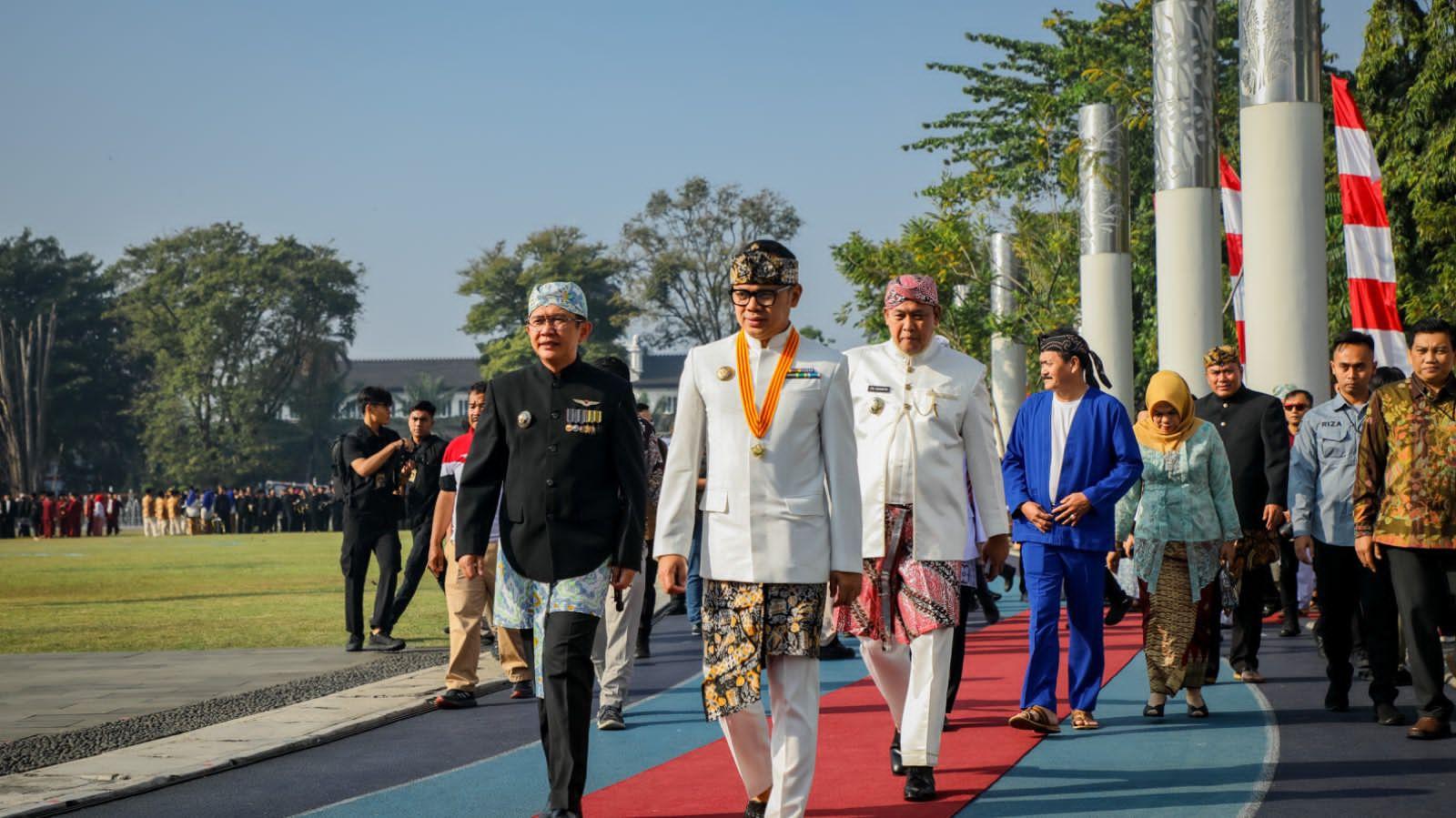 Hari-Jadi-ke-78-Jawa-Barat-Kota-Bogor-Raih-Penghargaan-Adminduk-Terbaik-1.jpg