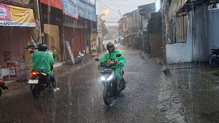 Hujan-deras-mengguyur-wilayah-Bogor-pada-Minggu-1052026-s.jpg