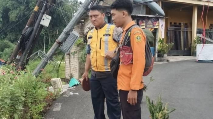 Jalan-penghubung-desa-di-wilayah-Kecamatan-Ciampea-Bogor-tergerus-longsor.jpg