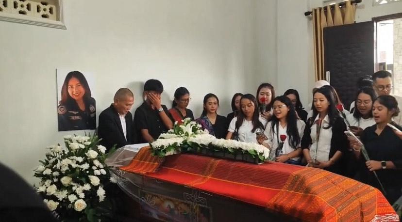 Jasad-Esther-saat-disemayamkan-dirumah-dukanya-di-Caringin-Bogor.jpg