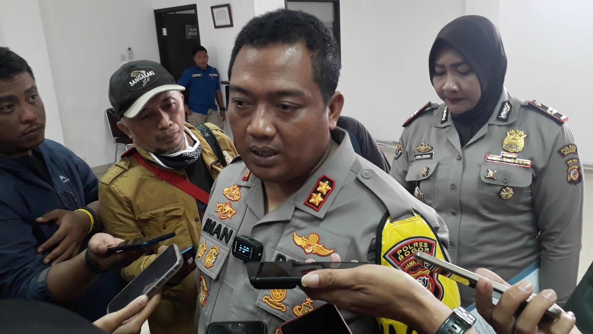 Kapolres-Bogor-AKBP-Iman-Imanuddin-di-Mako-Polres-Bogor1.jpg