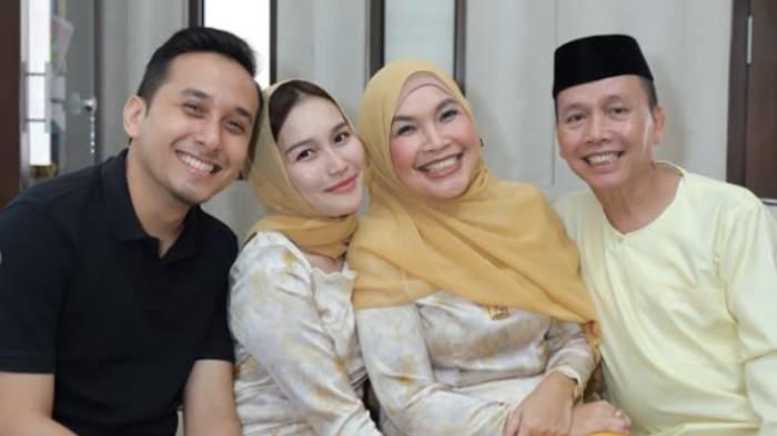 Kedekatan-Kevin-Gusnadi-dengan-Keluarga-Ayu-Ting-Ting-Umi-Kalsum-Pamer-foto.jpg