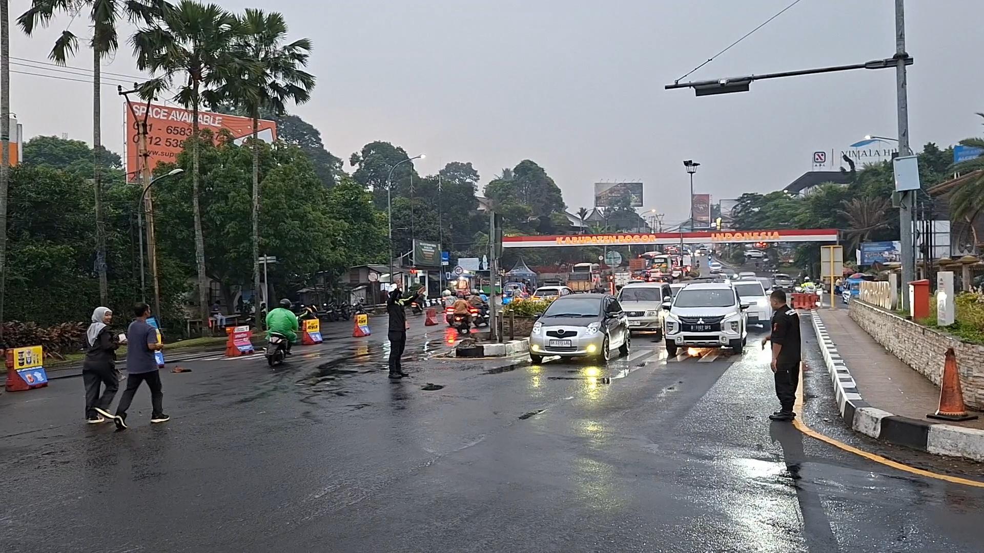51 Ribu Kendaraan Lintasi Jalur Puncak Bogor, Arah Jakarta Alami Peningkatan