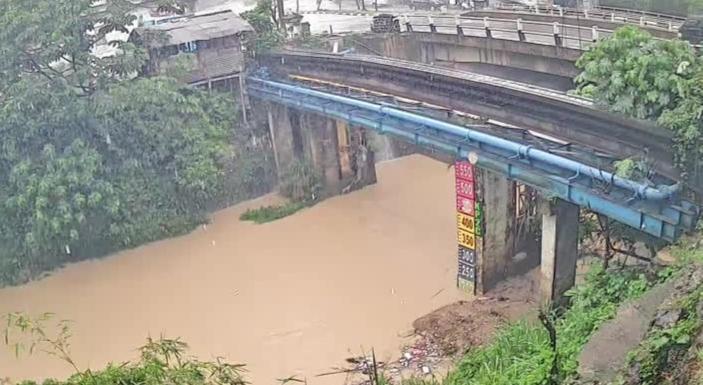 Ketinggian-air-di-aliran-Sungai-Cikeas-Kabupaten-Bogor-Dok-KP2C.jpg