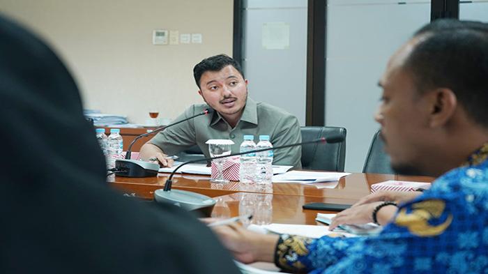 Komisi-II-bahas-BUMD-Kota.jpg