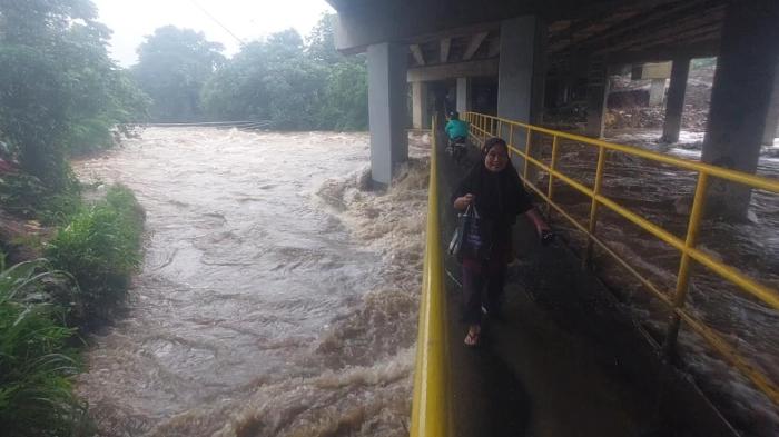 Kondisi-aliran-Sungai-Ciliwung-di-bawah-Jembatan-Alternatif-Katulampa-Gadog.jpg
