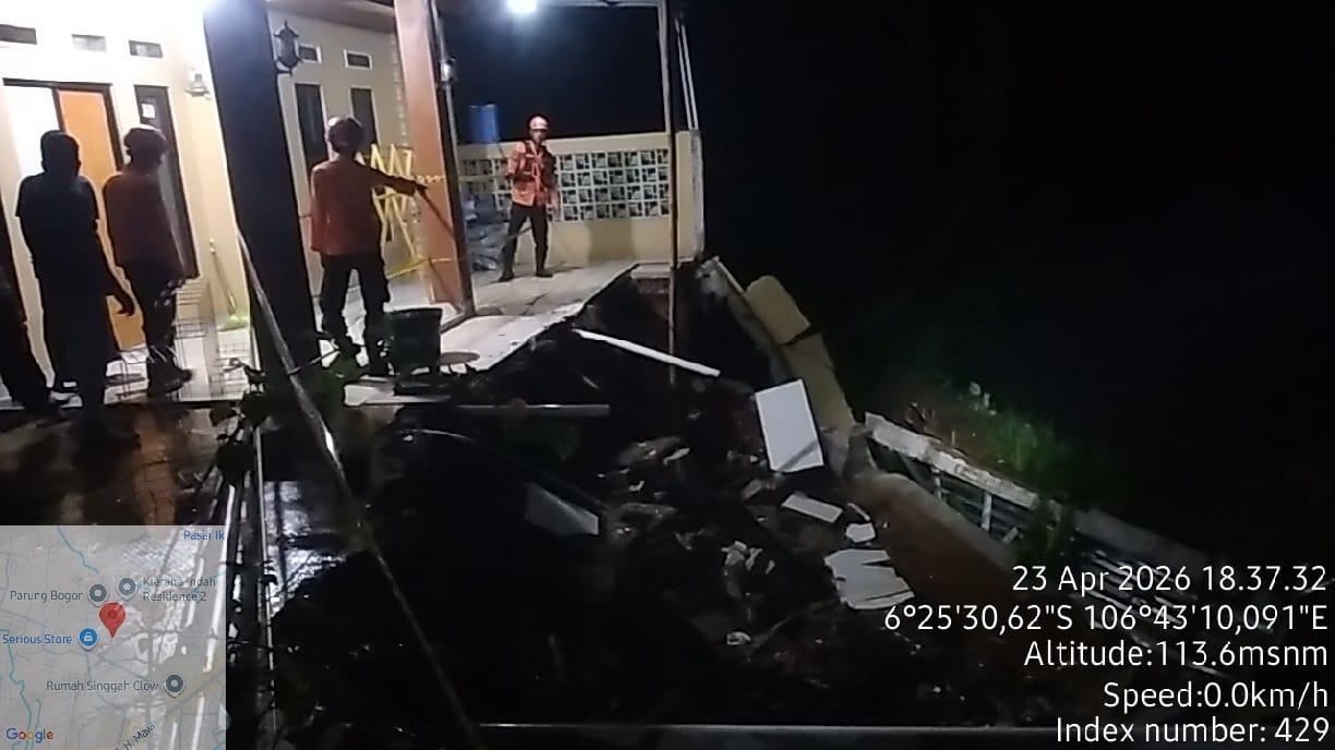 Dilanda Cuaca Buruk, 2 Rumah Warga Waru Parung Bogor Rusak Karena Longsor dan Angin Ngamuk