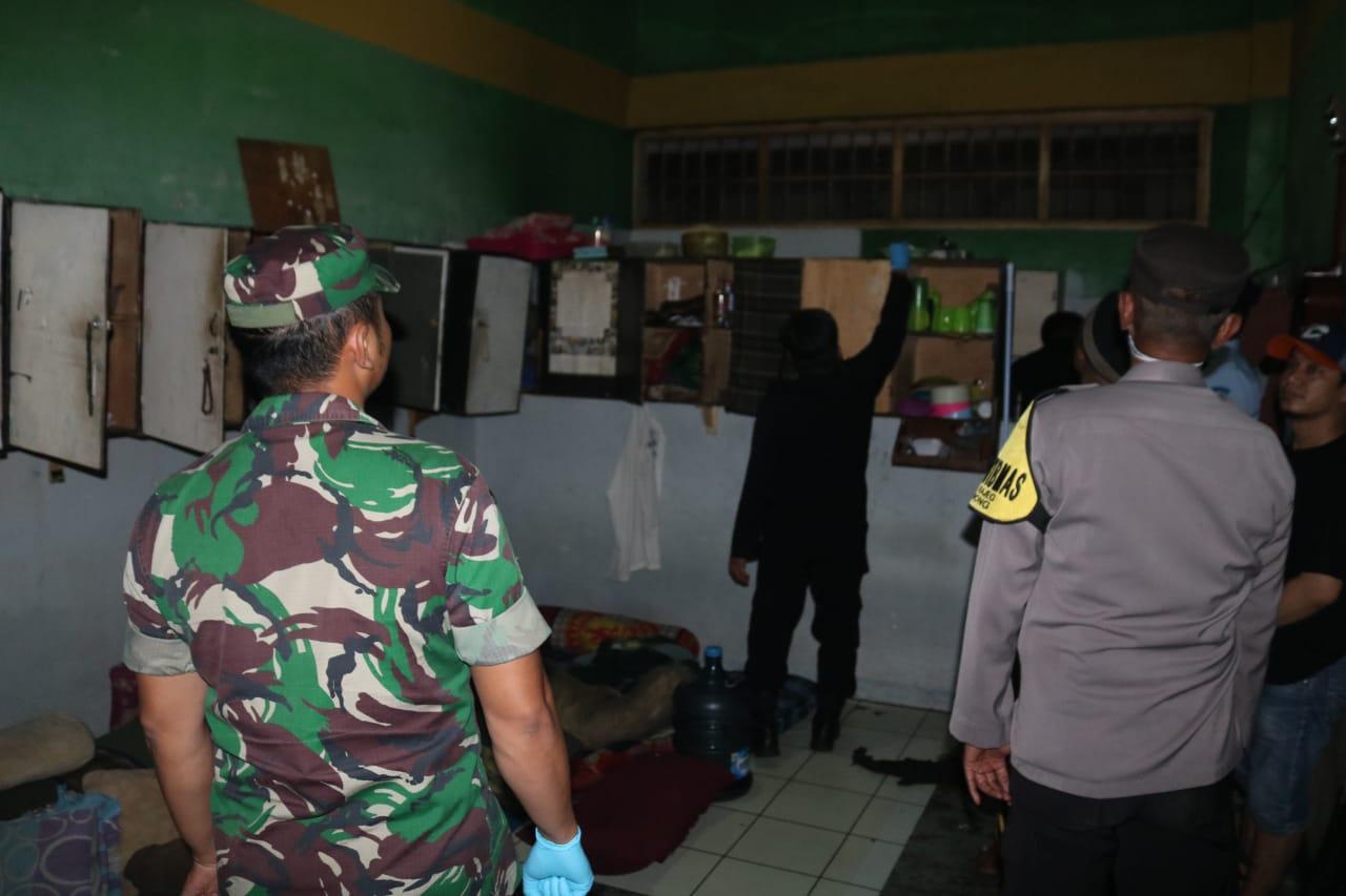 Lapas-Kelas-IIA-Cibinong-melakukan-razia-di-seluruh-kamar-warga-binaan.jpg