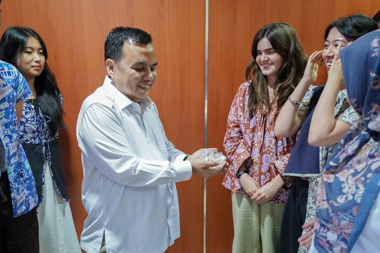 Mahasiswi University of British Columbia Temui Ketua DPRD Kota Bogor, Bahas Kampung Batik Cibuluh