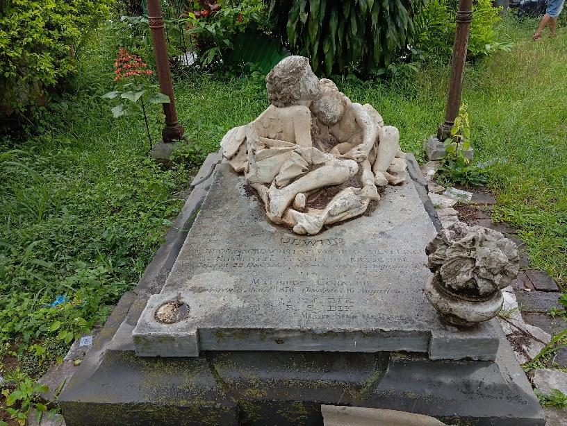 Makam-Belanda-Cisarua.jpg