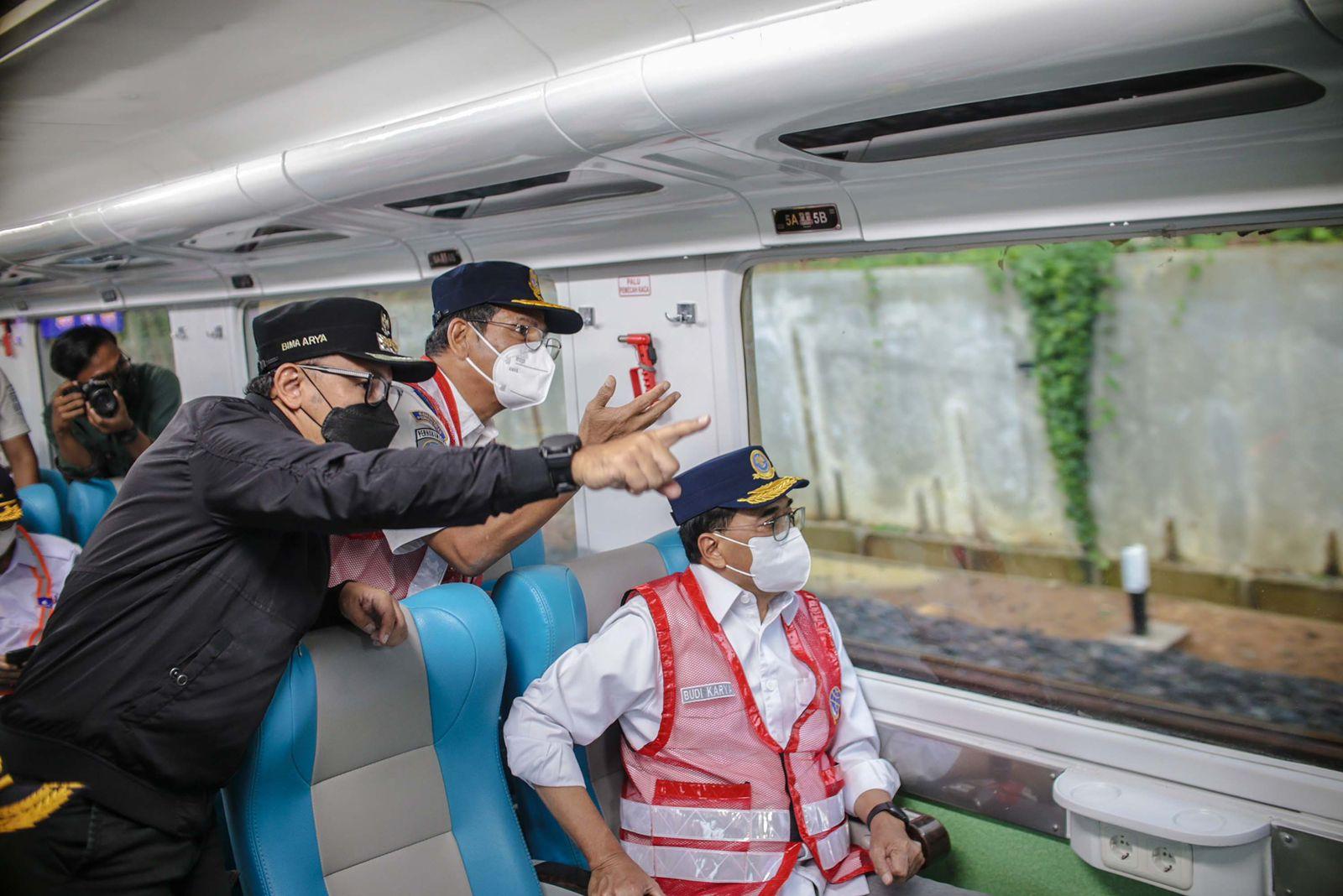 Menhub-dan-Bima-Arya-Uji-Coba-Kereta-Api-Lintas-Bogor-Sukabumi-Mulai-Beroperasi-Pekan-Depan.jpg