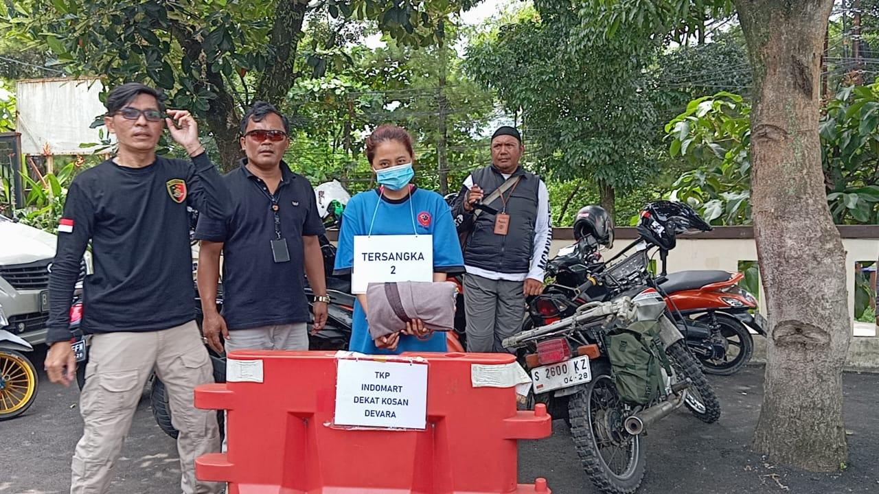 Tampilan Beda Sendiri, Tatapan Devara Putri saat Rekonstruksi Pembunuhan di Bogor Curi Perhatian