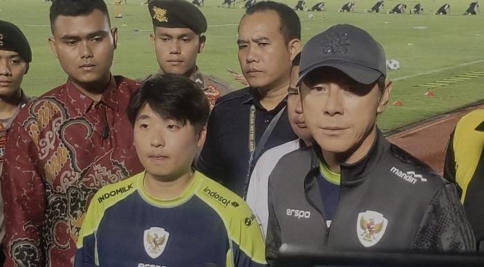 Pelatih-Timnas-Indonesia-Shin-Tae-yong-sebelum-memimpin-latihan-di-Stadion-Madya.jpg