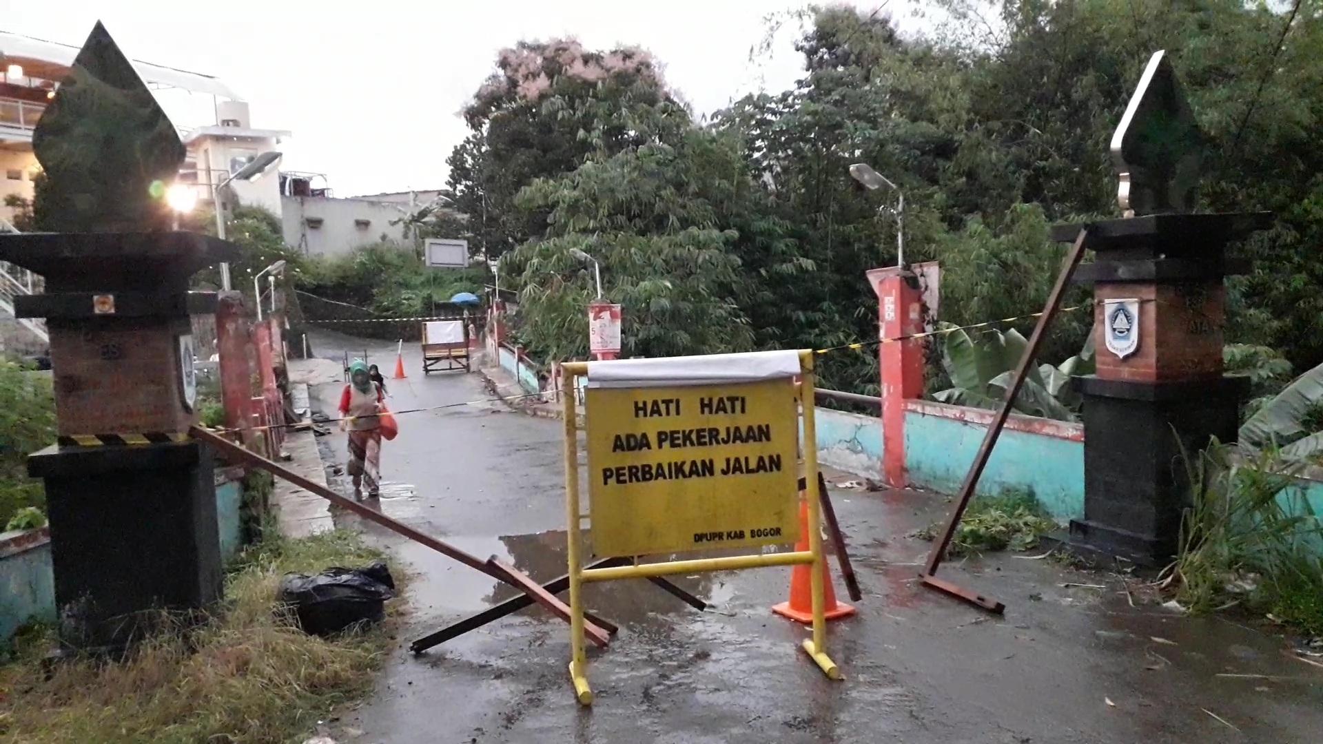 Penampakan-jembatan-penghubung-Desa-Sukaraja.jpg