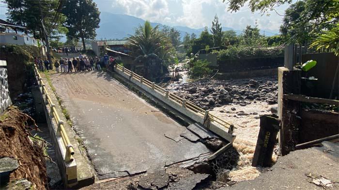 Penampakan-jembatan-terputus-di-Jalan-Hankam-Desa-Jogjogan-Kecamatan-Cisarua.jpg