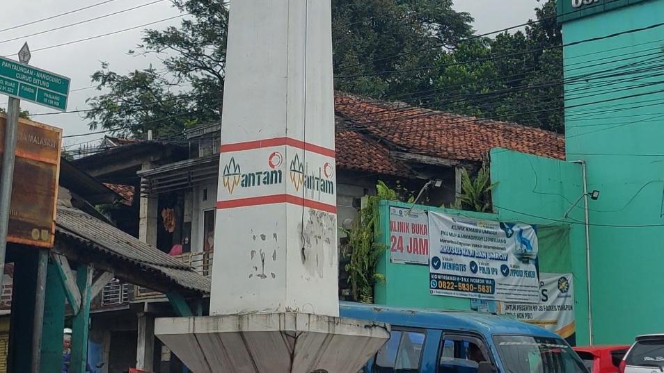 Penampakan-tugu-kujang-Antam-sebelum-masuk-kawasan-Nanggung-Kabupaten-Bogor.jpg