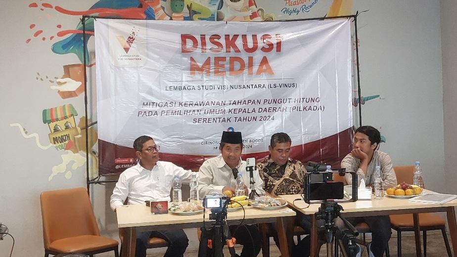 Pengamat-Politik-Ray-Rangkuti-dalam-diskusi-Lembaga-Studi-Visi-Nusantara-di-Cibinong-Bogor.jpg