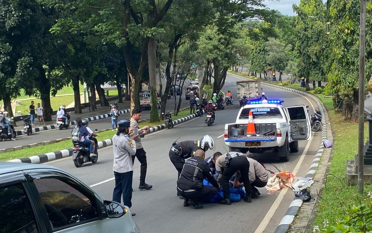 Pengendara-motor-tewas-usai-kecelakaan-di-Jalan-Tegar-Beriman-Kecamatan-Cibinong-Kabup.jpg