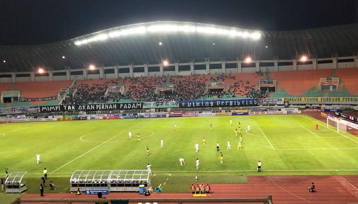 Pertandingan-Persib-Bandung-Vs-Persis-Solo-di-Stadion-Pakansari.jpg
