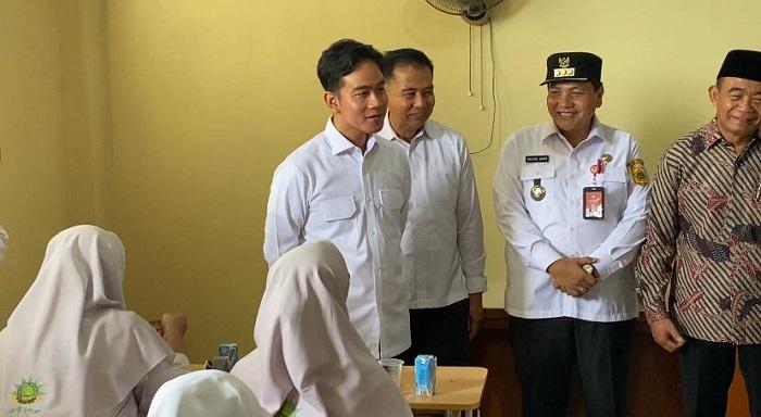 Pj-Bupati-Bogor-Bachril-Bakri-saat-mendampingi-Wakil-Presiden-Gibran.jpg