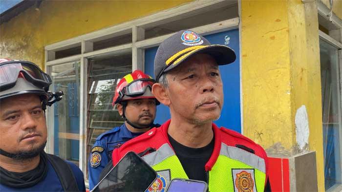 Plt-Kadis-Damkar-Kota-Bogor-Asep-Kartiwa-di-lokasi-kebakaran-Otista-Bogor-Minggu-2612025.jpg