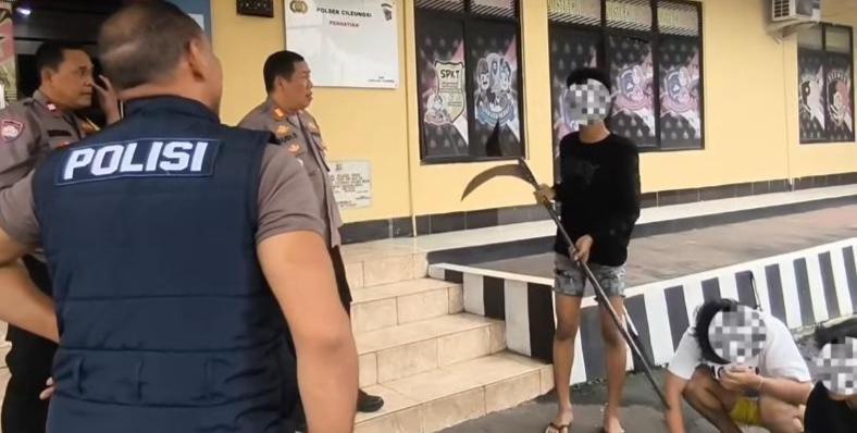 Polisi-amankan-sejumlah-pelajar-yang-diduga-terlibat-tawuran-wilayah-Desa-Limusnunggal.jpg