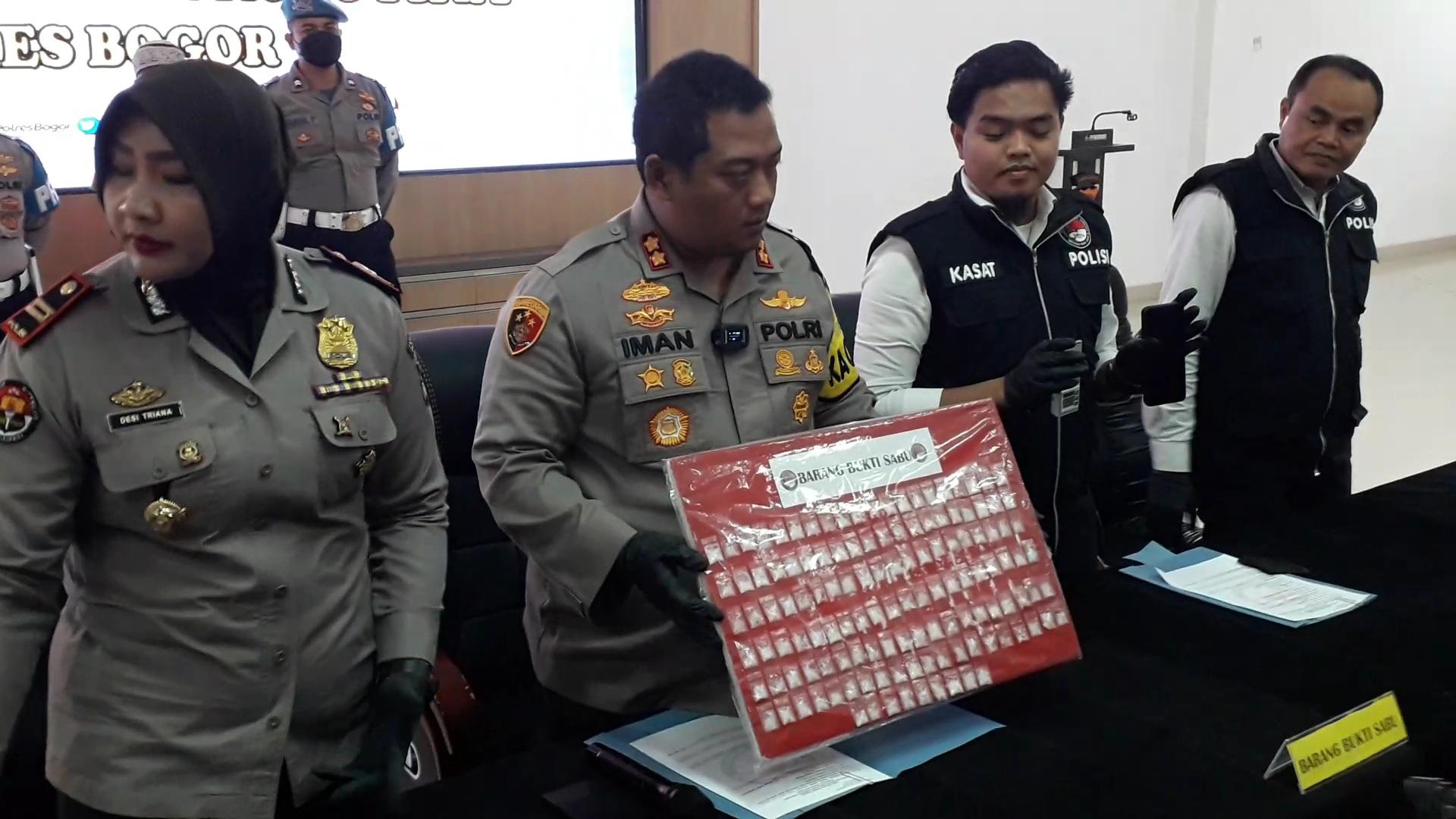 Polres-Bogor-berhasil-membekuk-pria-pengedar-narkoba-jenis-sabu.jpg