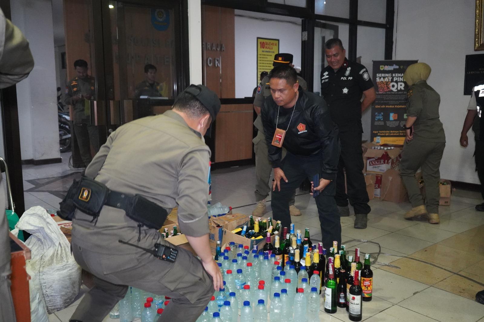 Razia THM di Bulan Suci Ramadhan, Satpol PP Kabupaten Bogor Amankan 430 Botol Miras