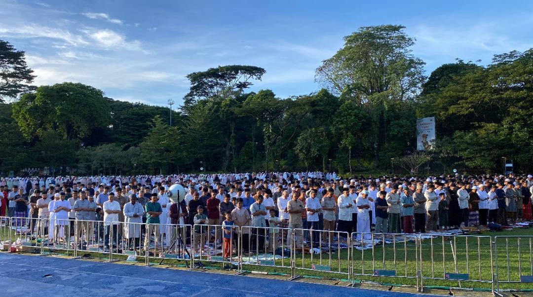Salat-id-di-lapangan-sempur.jpg