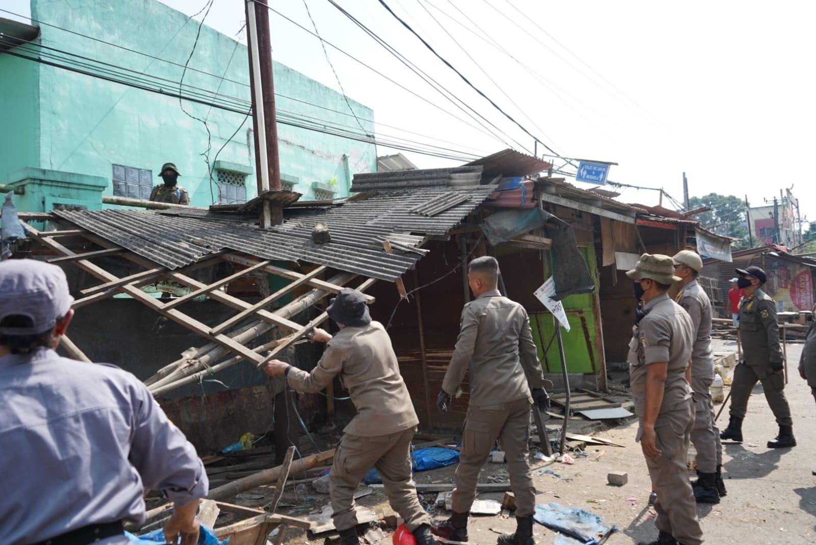 Satpol PP Kabupaten Bogor Tertibkan Bangunan Liar di Sekitaran Pasar Parung, 191 Lapak PKL Dibongkar