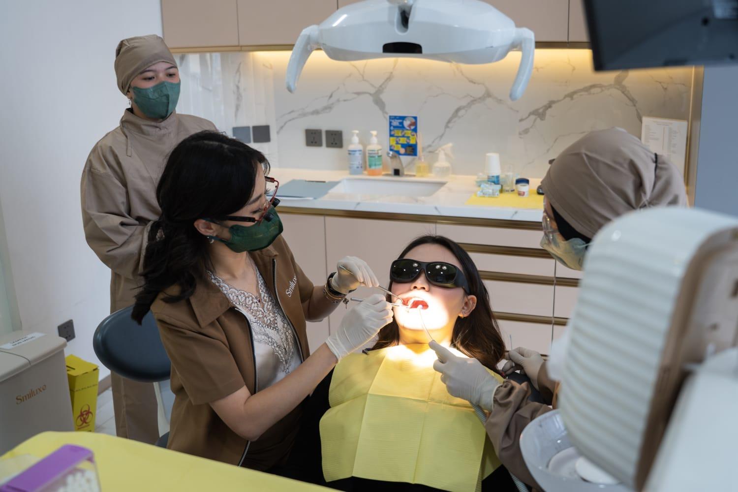 Smiluxe-Dental-Clinic-yang-memanfaatkan-teknologi-seperti-digital-smile-design.jpg