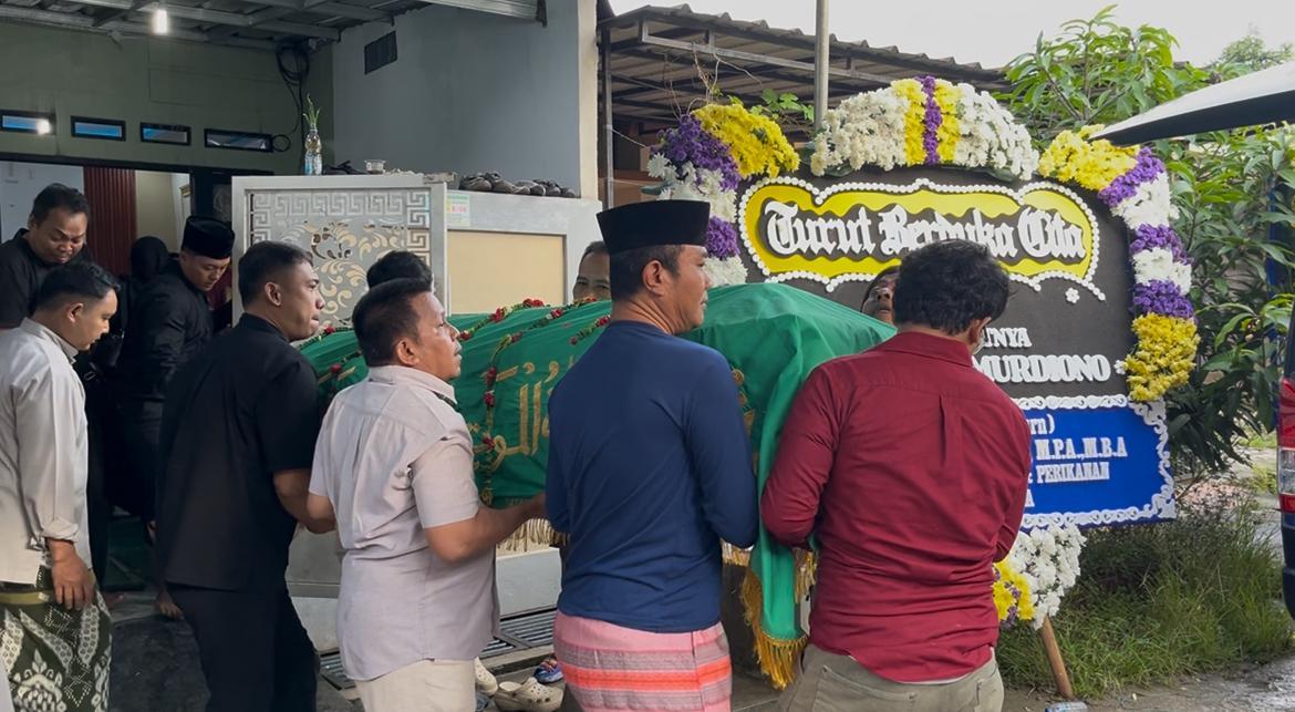 Suasana-rumah-duka-korban-dwi-murdiono.jpg