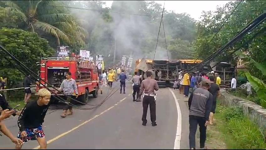 Kronologi Truk Tronton Muatan Pasir Tabrak 3 Motor, Dua Orang Tewas, Gardu Listrik Terbakar