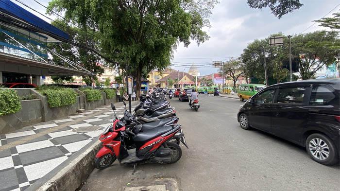 Titik-parkir-resmi-yang-dikelola-oleh-Dishub-Kota-Bogor-di-Alun-Alun-Kota-Bogor.jpg
