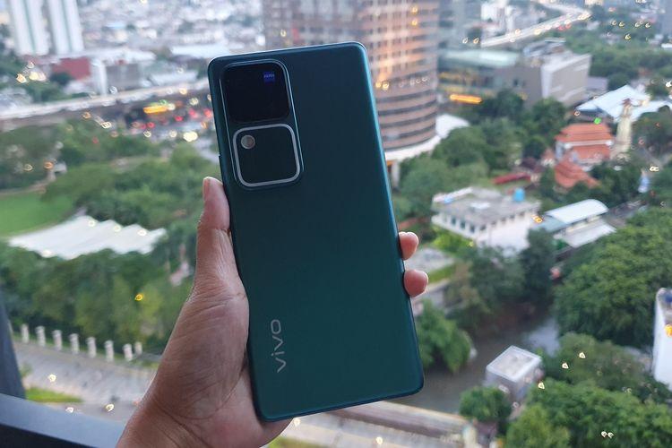 Vivo-V30-Pro-5G-green-fkgv.jpg