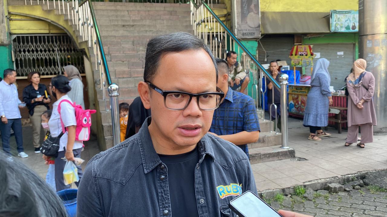 Wali-Kota-Bogor-Bima-Arya-saat-dijumpai-di-Plaza-Bogor-Selasa-2022024.jpg