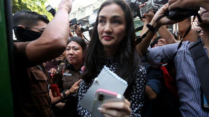 Hadiri Sidang Ratna Sarumpaet, Atiqah Hasiholan Tanpa Ditemani Sang Suami
