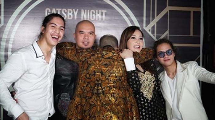 al-ghazali-peluk-maia-estianty-dan-ahmad-dhani_20180902_094454.jpg