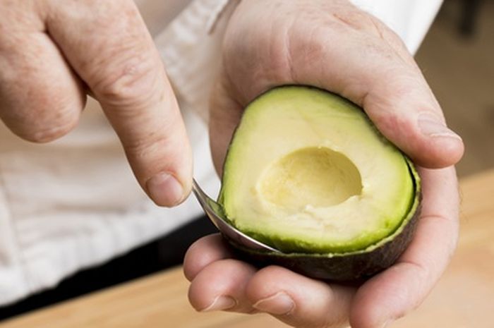alpukat-untuk-lansia.jpg