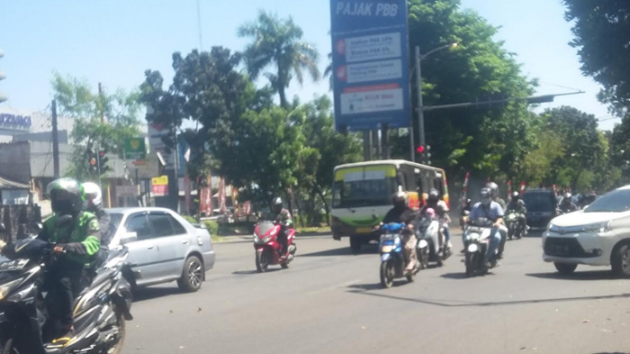 arus-dari-simpang-plaza-jambu-dua-bisa-melintas-dengan-lancar-menuju-arah-tugu-kujang.jpg