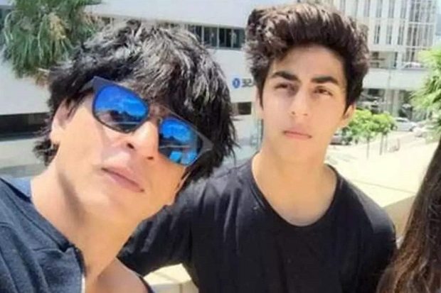aryan-khan-cuma-makan-biskuit-selama-di-penjara-shah-rukh-khan-rela-tak-makan-dan-tidur-demi-anak.jpg