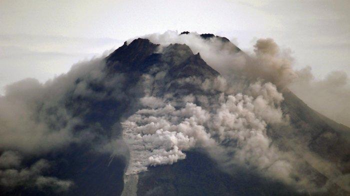 awan-panas-rentetan-guguran-lava-dan-luncuran-awan-panas-merapi.jpg